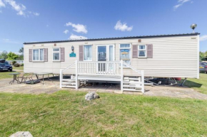 By the seaside dog friendly caravan at Haven Hopton in Norfolk ref 80015W